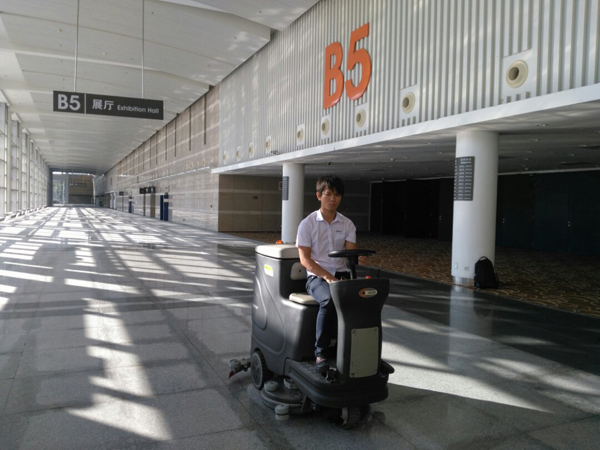 厦门国际会议展览中心使用MICO美高驾驶式洗地机