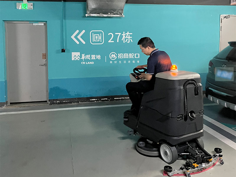 地下车库使用驾驶式洗地机
