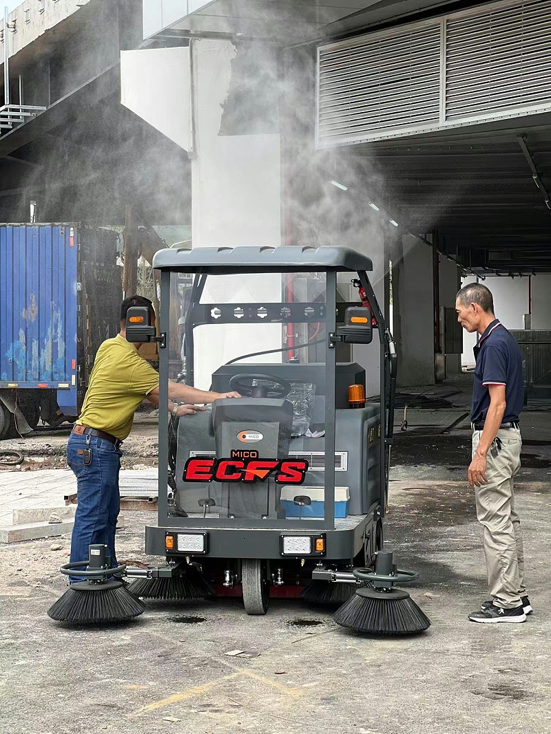 电动多功能扫地车