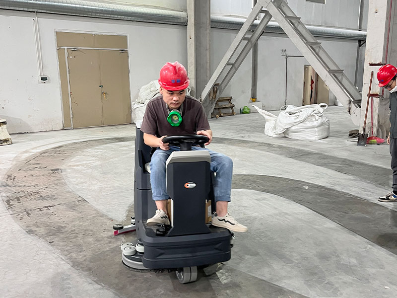 M2913驾驶式洗地机